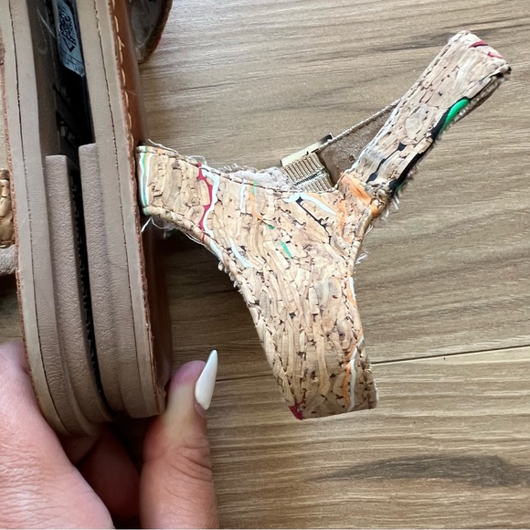 TOMS |‎ Beige & Red Cork Zoe Sandal - Picture 7 of 11